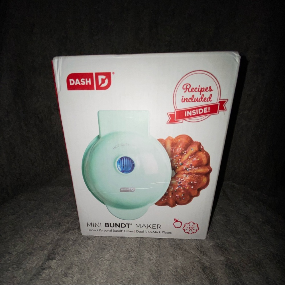 Dash - Teal Color Mini Bundt Cake Maker